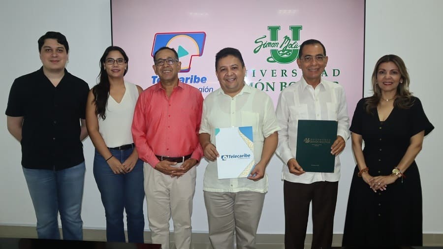 Representantes de la Universidad Simón Bolívar y Telecaribe en la sede del canal