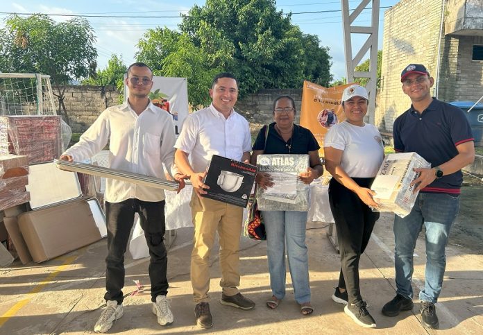 Entrega de herramientas e insumos a asociaciones de panocheras en Rincón Hondo (1)